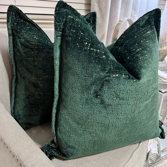 1-NWT CALDEIRA CUT VELVET
DECORATIVE PILLOW (READ DESCRIPTION FOR DETAILS) - Picture 13 of 17